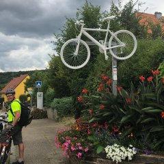 Tourdaten: 105 Kilometer; 500 Höhenmeter; Durchschnittsgeschwindigkeit: 20,2 km/h 
Wetter heute absolut top - ca. 25 Grad und sonnig bis leicht bewölkt 
Jetzt gibt es Klevener aus Heiligenstein.
