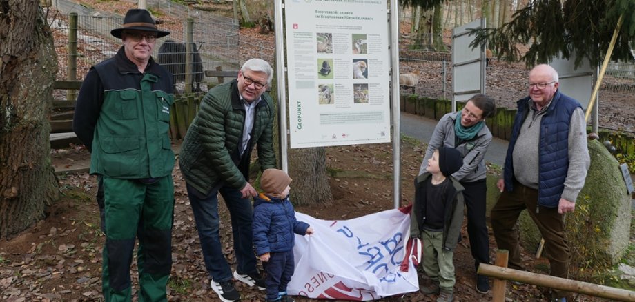 Einweihung Informationstafel Geopunkt Erlenbacher Bergtierpark