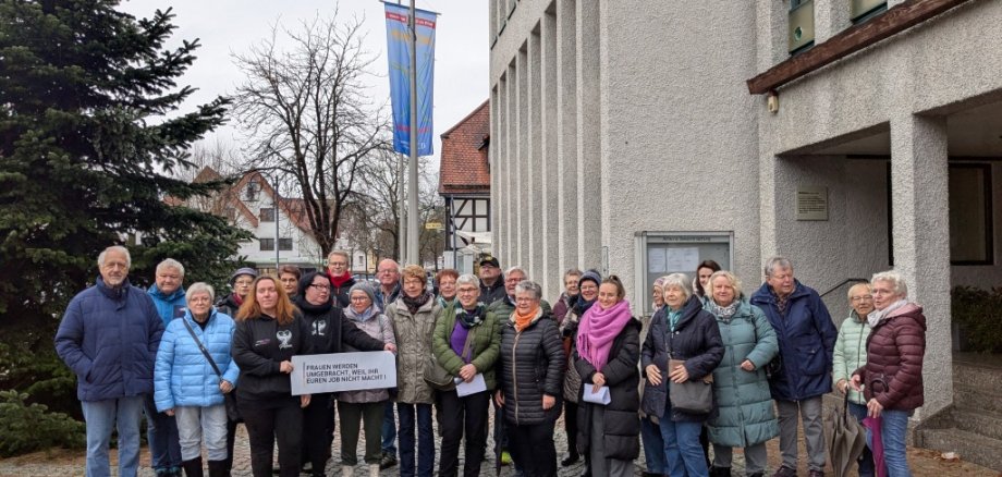 Tag gegen Gewalt an Frauen - Fahnehissen