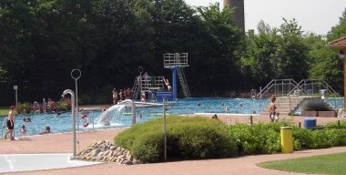 Freibad Fürth, Sprungturm